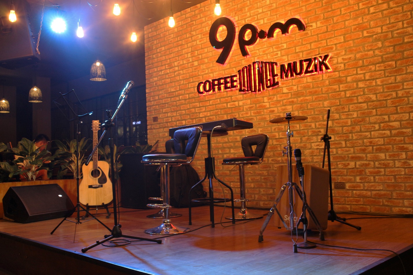Khám phá quán cafe nghe nhạc "chất nhất quả đất" tại Hà Nội